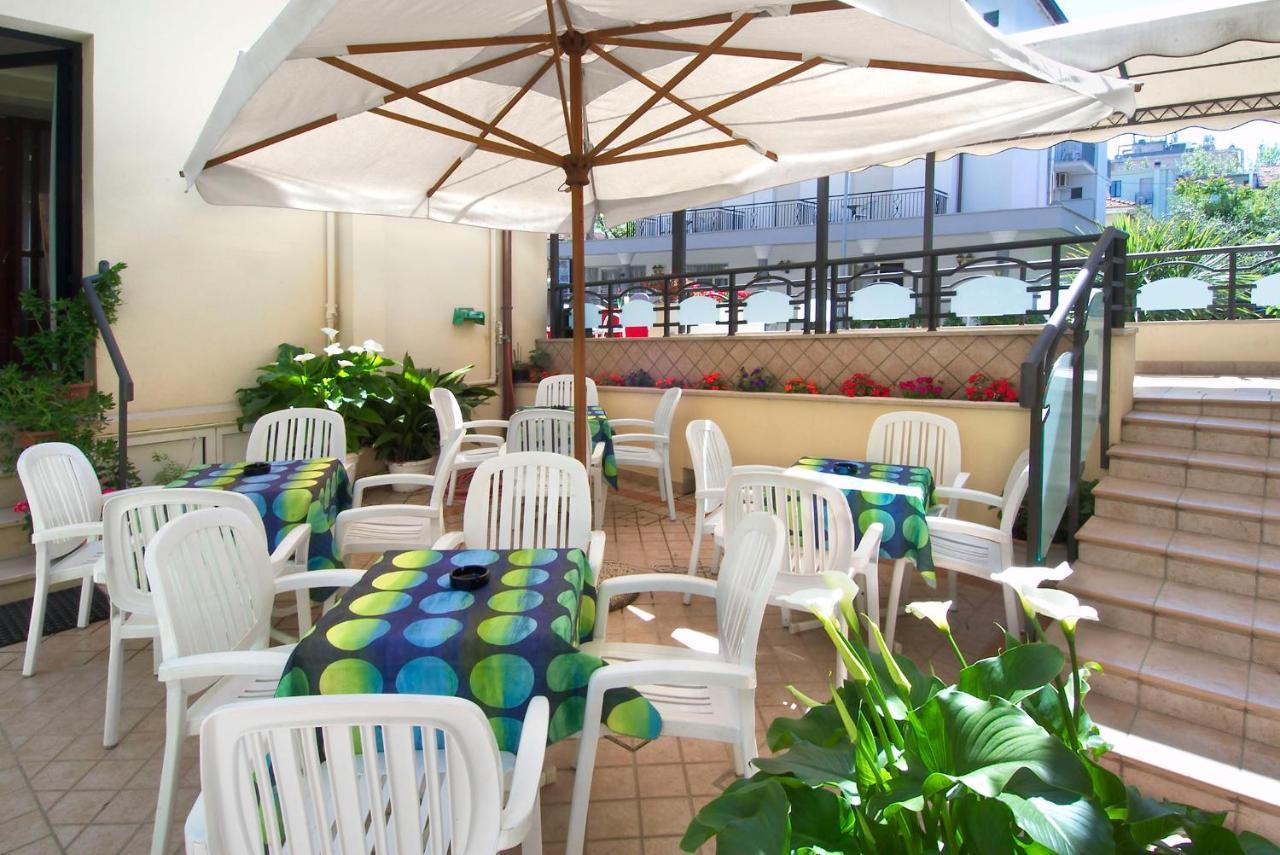 Hotel Villa Lieta Rimini Buitenkant foto