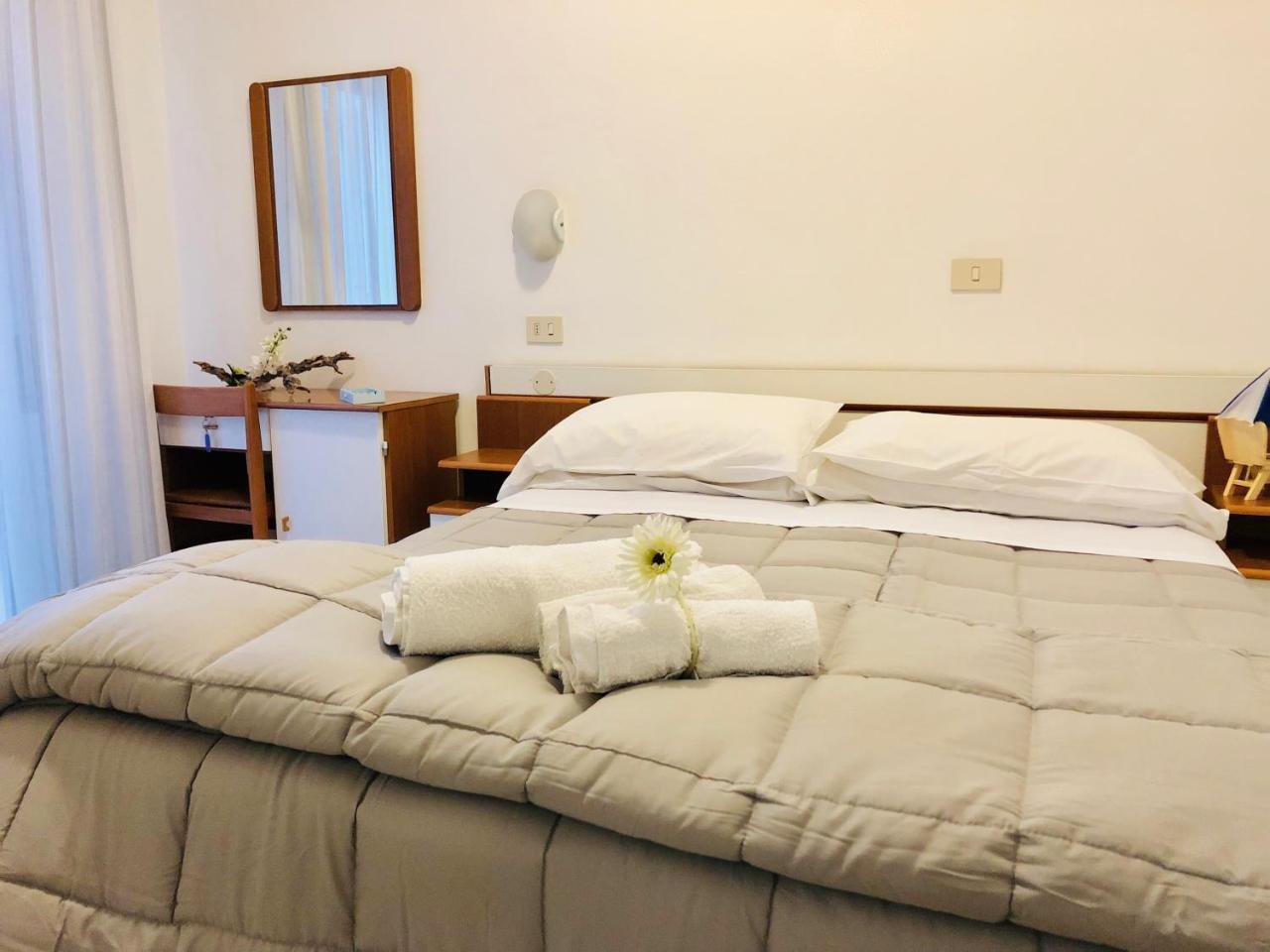 Hotel Villa Lieta Rimini Buitenkant foto