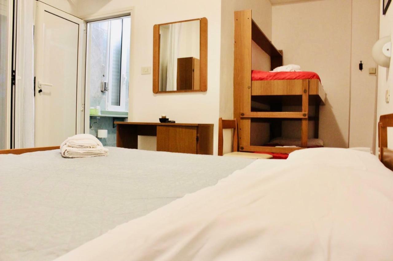Hotel Villa Lieta Rimini Buitenkant foto